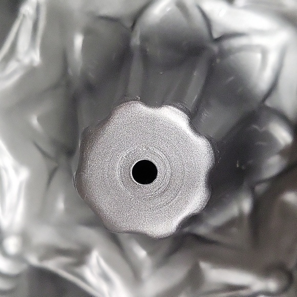 VINTAGE Nordic Ware Bundt Cake  Fiesta Metal Pan Christmas Trees & Poinsettia - Picture 4 of 5